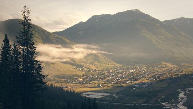 CJSiAU_XAAASiad.jpg_large