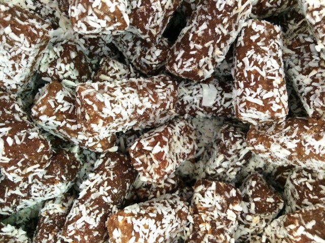 Батончики из сырых фиников и кокосов